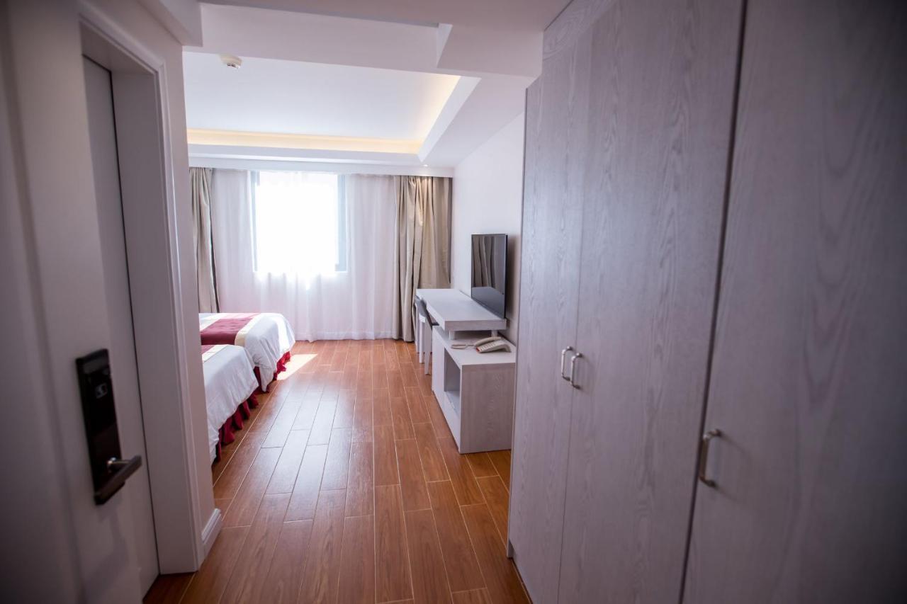 Hotel Americano การาปัน ภายนอก รูปภาพ